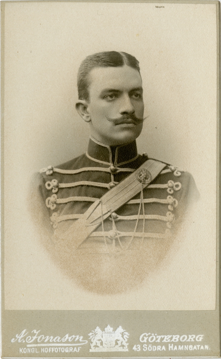 Porträtt av Carl Ludvig Ivan Philip Fischerström, officer vid Smålands husarregemente K 4.