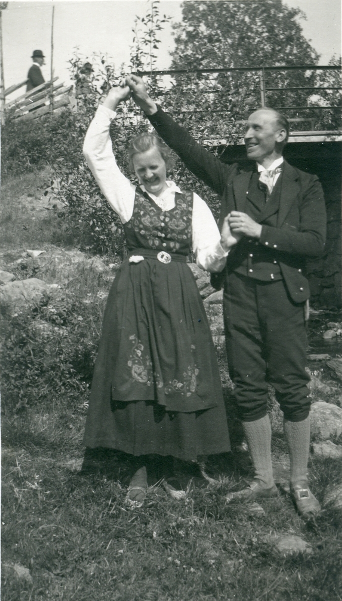 Olaus Islandsmoen og Olga Martinsen på ungdomstemna på Volden 1929.