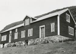 Et gammelt våningshus på Holmeset. Tilhørte Ole Holmeset.