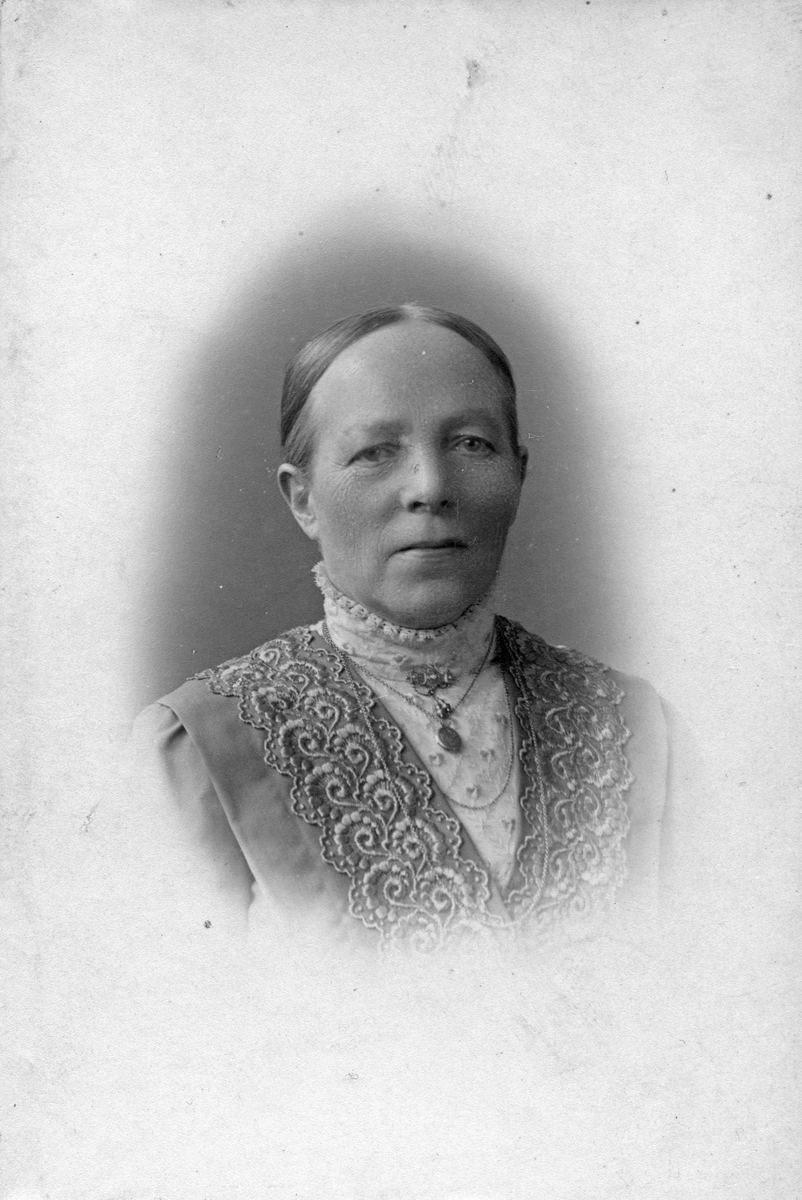 Anna Larsson, på sin 60-års dag i december 1915.