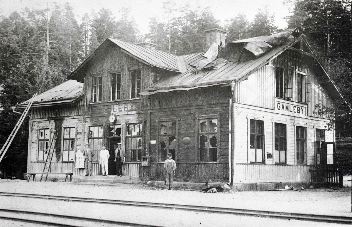 Gamleby järnvägsstation. Bilden är tagen sedan stationen brandhärjats 1920.