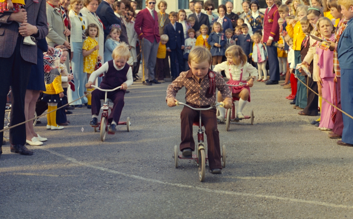 17.maifeiring, Strømmen, reportasjebilder