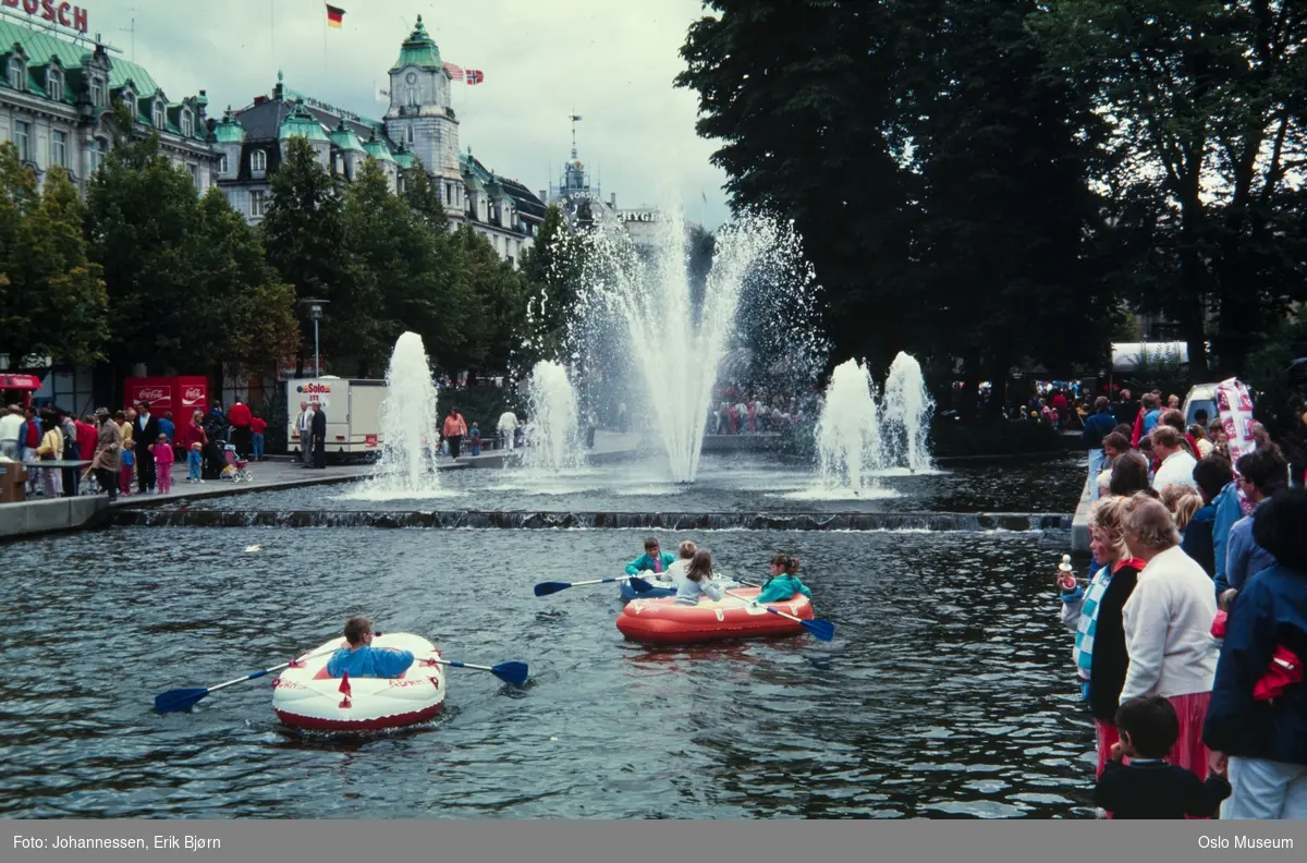 Oslo-dagene 1986, park, basseng, gummibåter, barn, publikum, fontene
