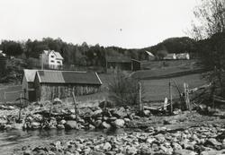Prospektfotografi av noen gårdstun i Alvika, Ålesund.