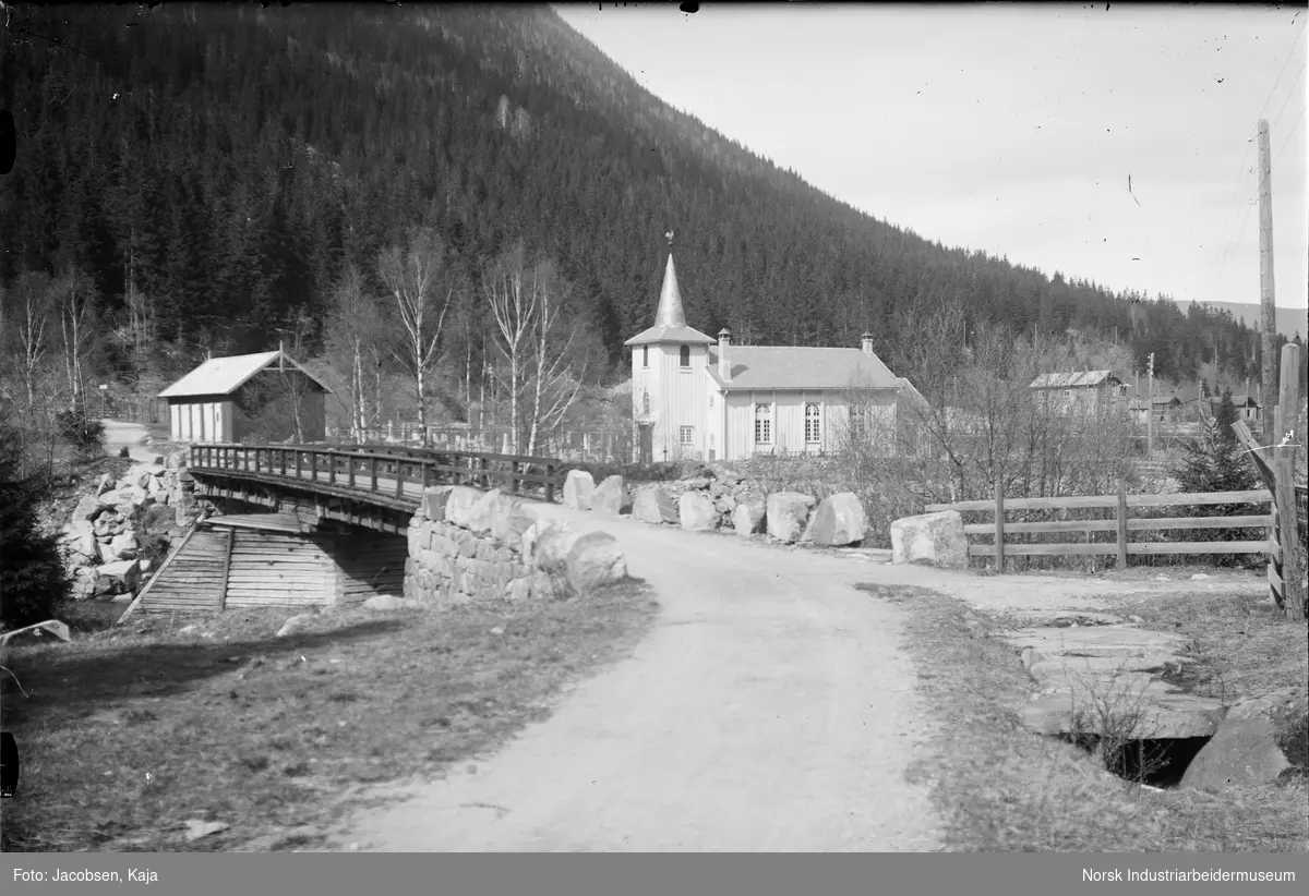 Dale bro på vestsiden av Dal kirke (før flytting).