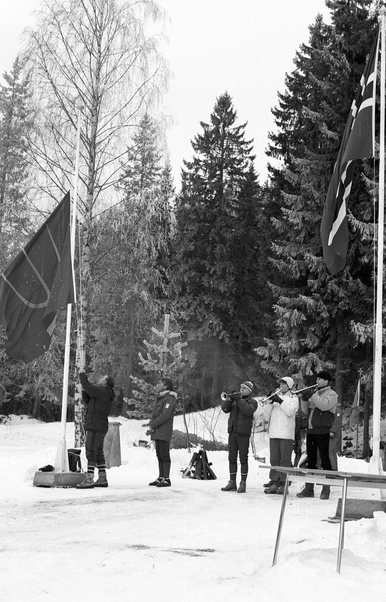 Vinterfest på Myrdammen. Flaggheising 1983
