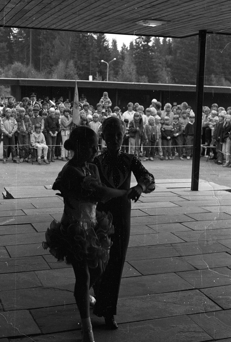 Dansere på Speidernes Dag 1984