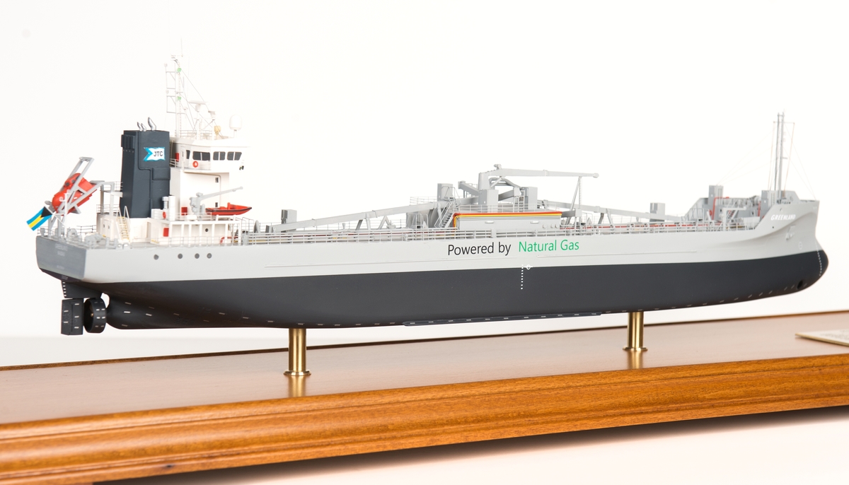 Fartygsmodell av det LNG-drivna cementfartyget GREENLAND b. 2015.