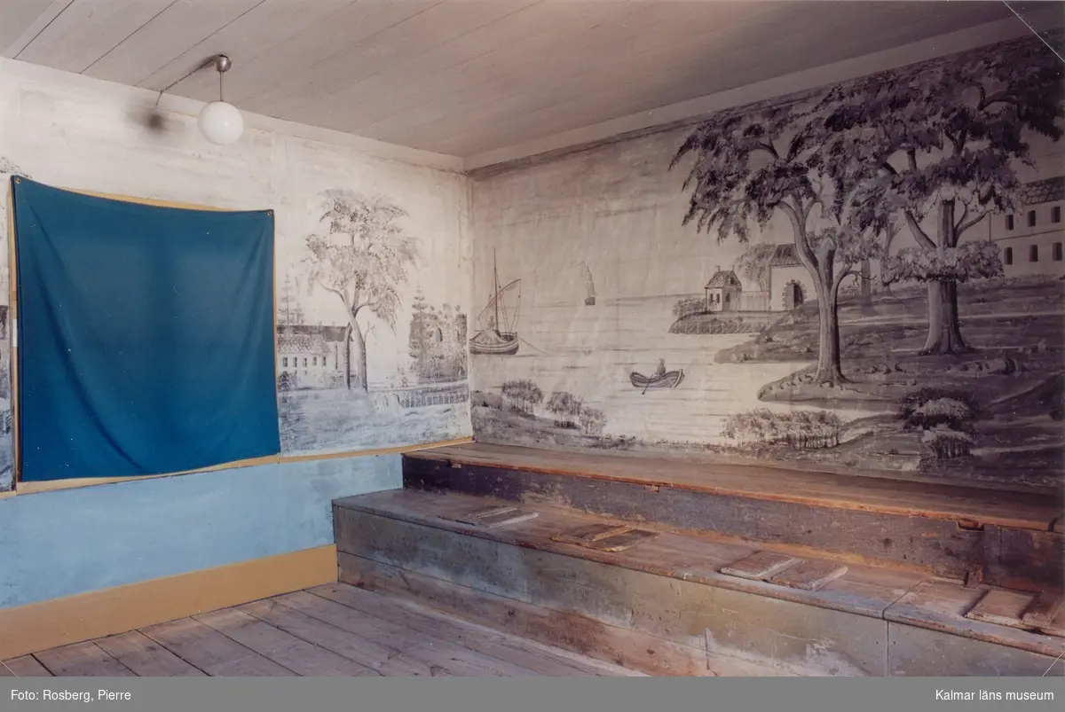 Fredriksbergs herrgård,avträde med väggmålning på bottenvåningen, rum 108.