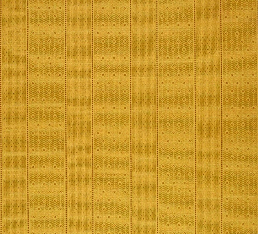 Ett textilimiterande randmönster på ett senapsgult genomfärgat papper. Tryck i chokladbrunt.