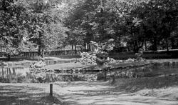 L. Reitan. På utenlandstur. Besøker flere turistmål.