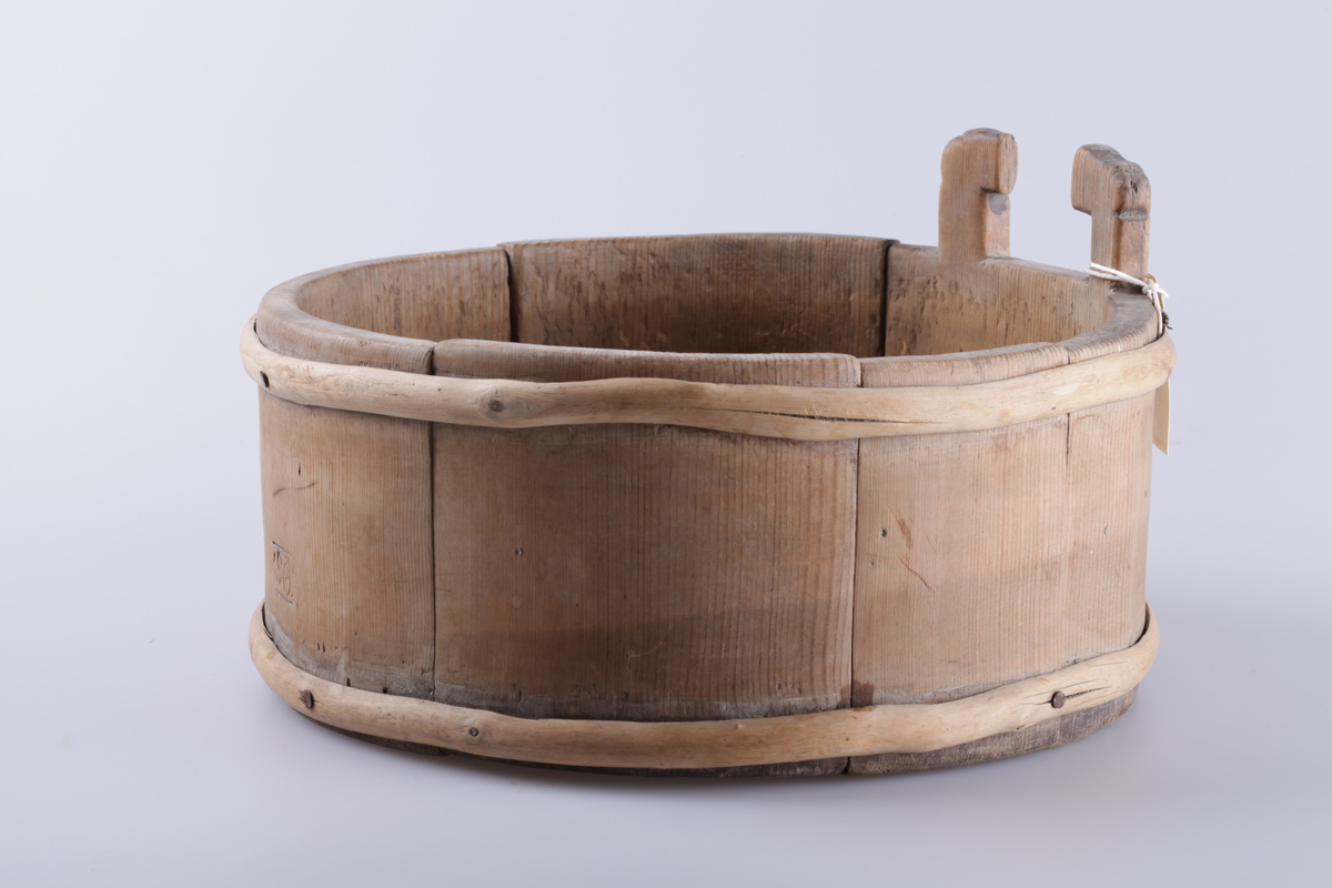 Melkebunken er lagget med håndtak, håndtaket er i stykker