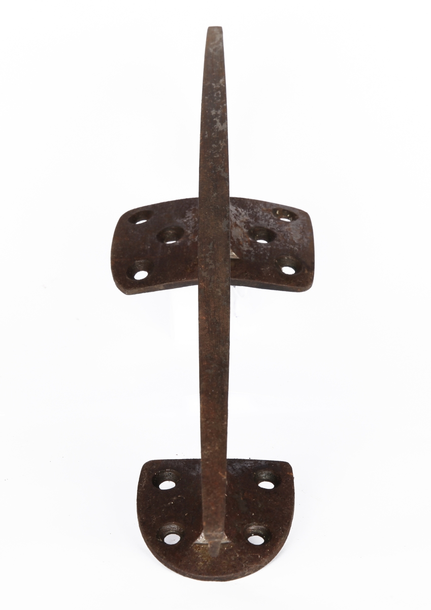 Ett par skøyter av kunstløptype. Skøytene er en modell utviklet av Axel Paulsen, med støvler som var naglet fast til skøytejernet, og skal også ha tilhørt Paulsen. Antatt datering er ca. 1880.