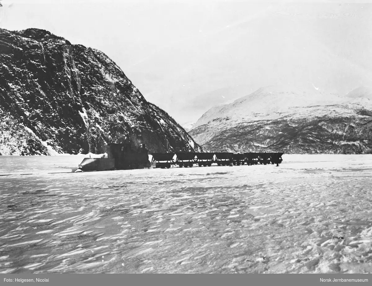 Tog på isbanen på Øvervatnet ved Sjønstå