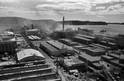 Oversikt av fabrikk fra 82 m. mast, mot syd.