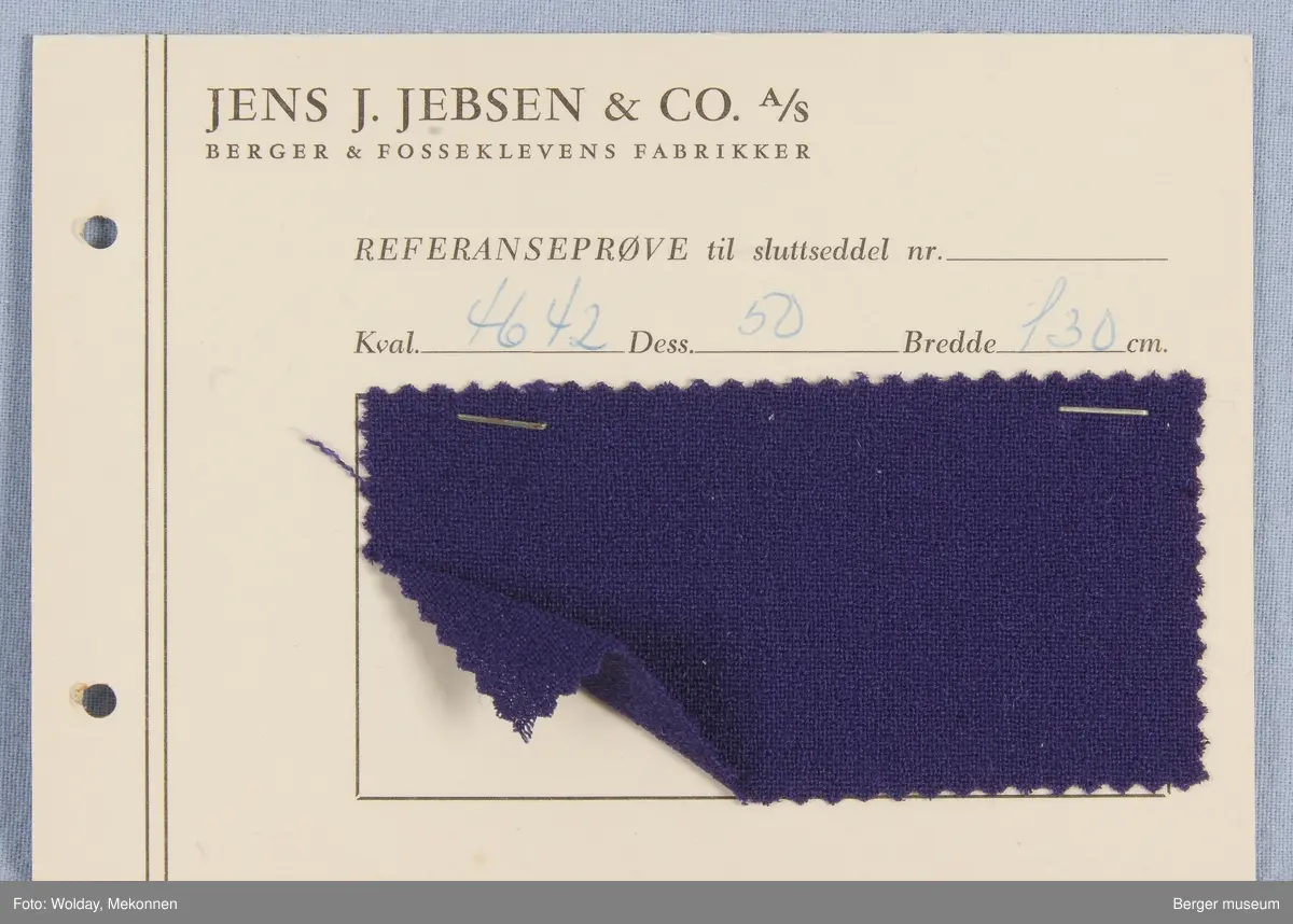 Mappe med 13 prøver.
Kjolestoff kamgarn.
Stykkfarget
Kvalitet: 4642
