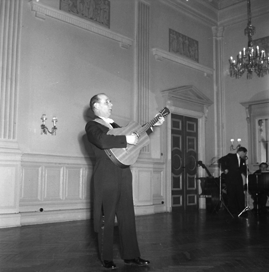 Skara Manskör.
Solist Carl Bladh, 1951.