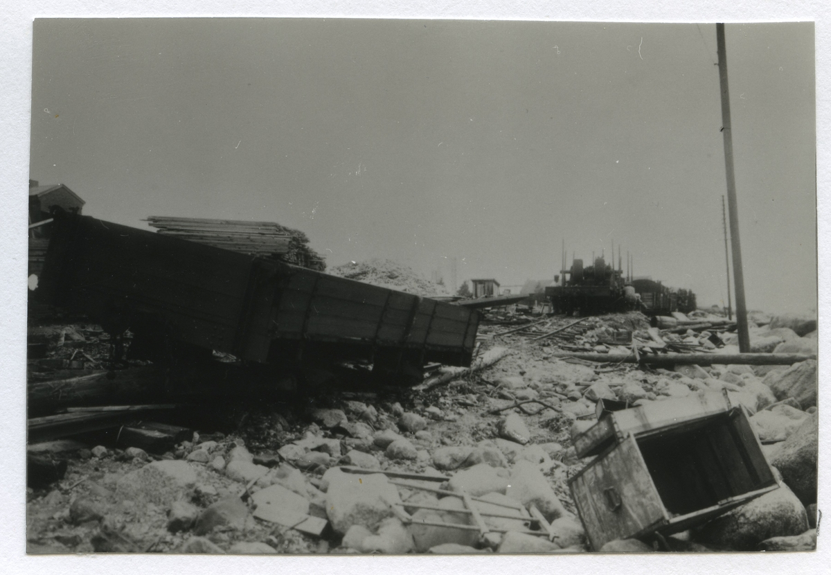 Julistormen 1931. Järnvägsvagnarna blåste av spåren.