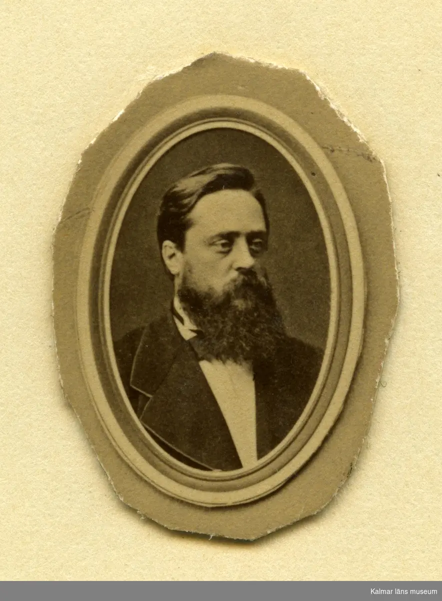 Foto 1882:då föreståndare för Örebro läns folkhögskola.
Okänd0608