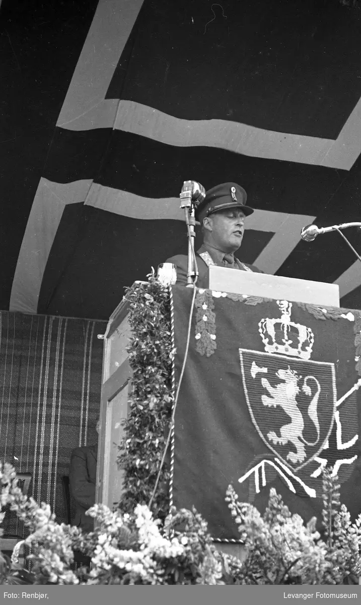 Kronprinsen holder tale på Noregs Ungdomslags, 50-års jubileumsstevne på Stiklestad