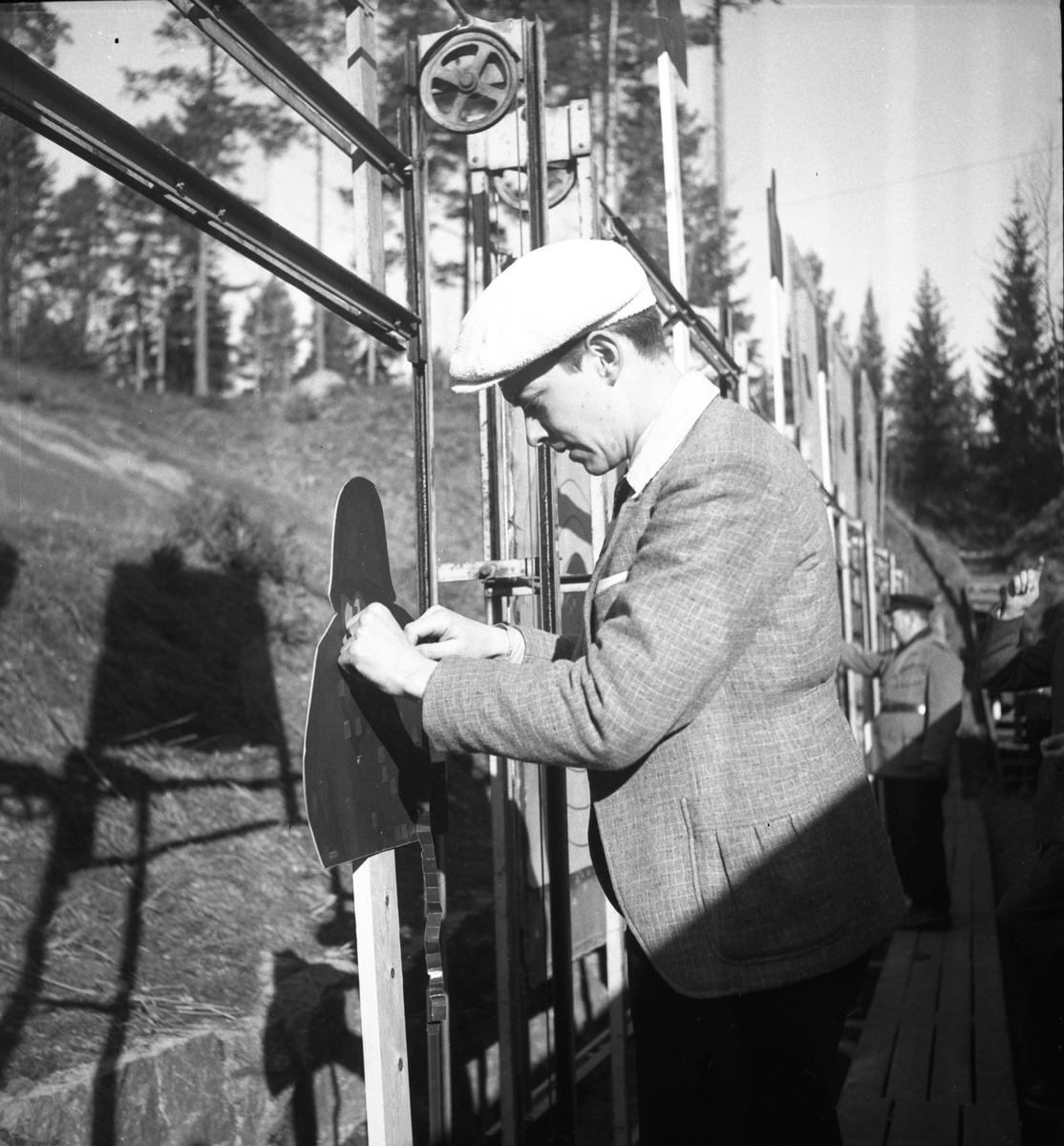 Kooprationsfältskytte

Arrangerat av Aftonbladet och skarpskytteföreningen. 1943