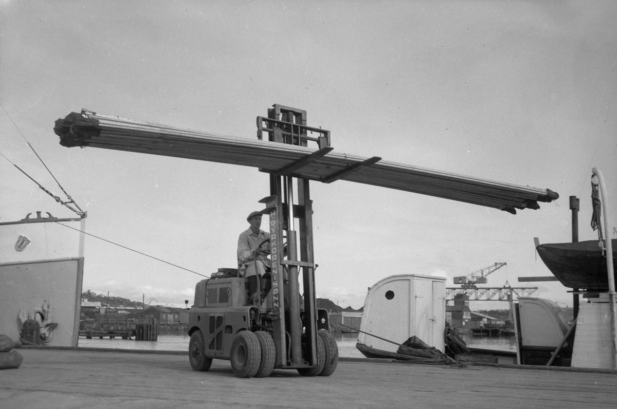 Firma H. Dyrkoren & Sønn, bruk av gaffeltruck