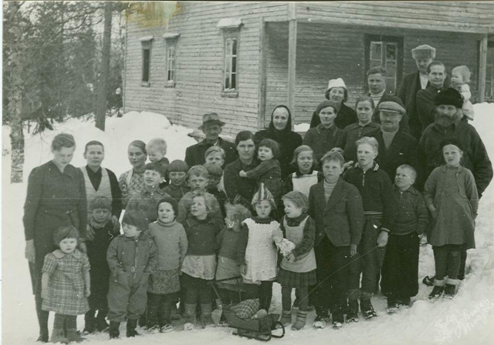 Fra Svenning-house i Svenningdal vinteren 1939-40.