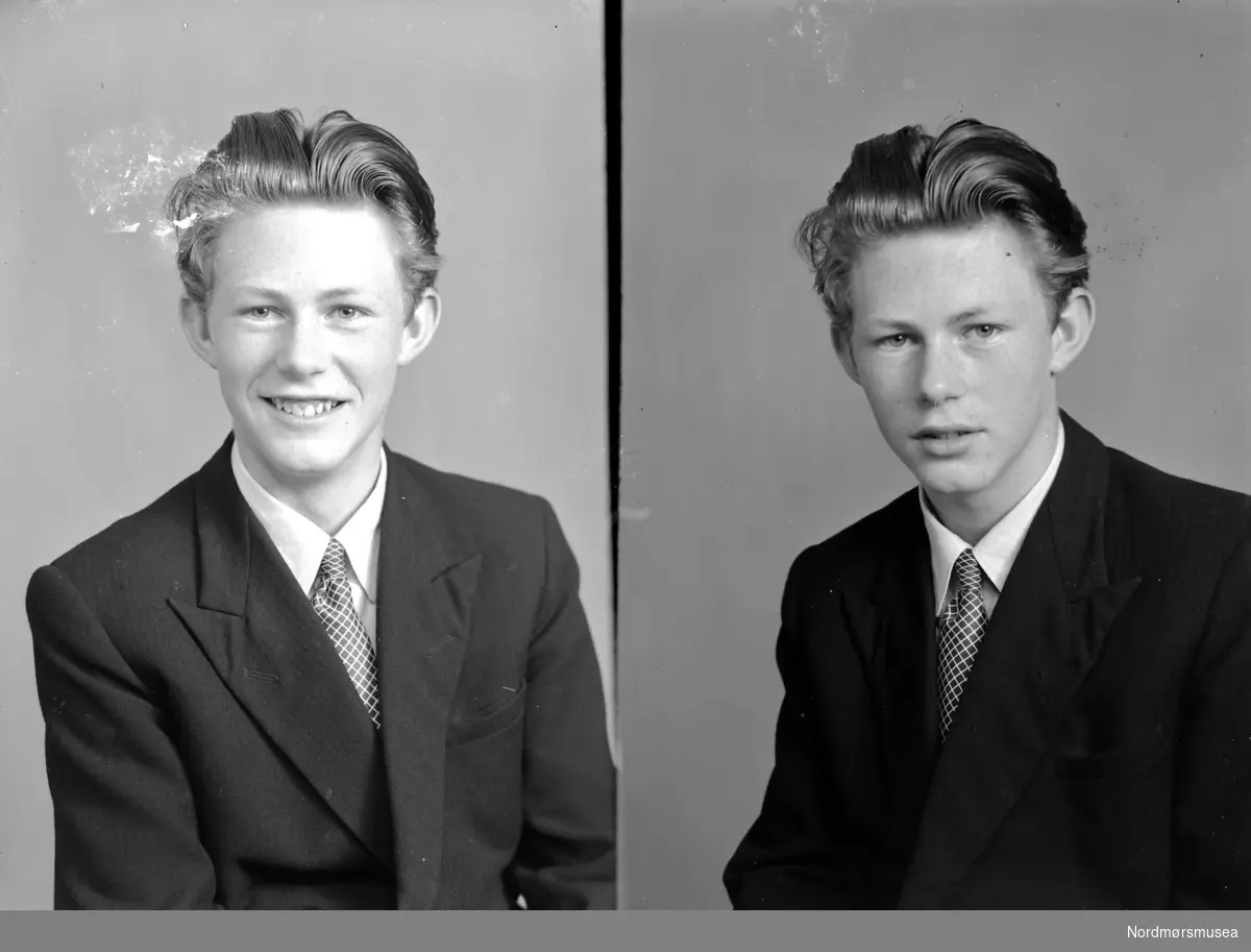 Foto av en gutt, trolig fra Tingvoll kommune i Møre og Romsdal. Sannsynligvis et konfirmasjonsbilde. Datering er omkring 1950-1960. Fra Nordmøre museums fotosamlinger, Halås-arkivet.
