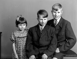 Oddny, Alf og Oddvar Røskar. Gruppebilde av 3 søsken. Fra No