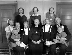Erik Ulset med familie. Fra Nordmøre museums fotosamlinger (