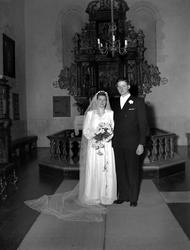 Ingrid Kvalvaag og Paul Hoem. Tingvoll kirke 1948. Fra Nordm