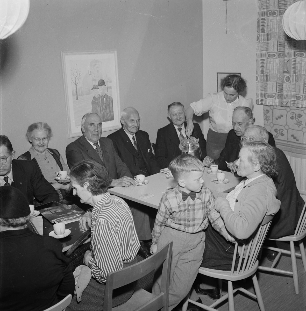 Pensionärer i Sala backe, Uppsala, maj 1955