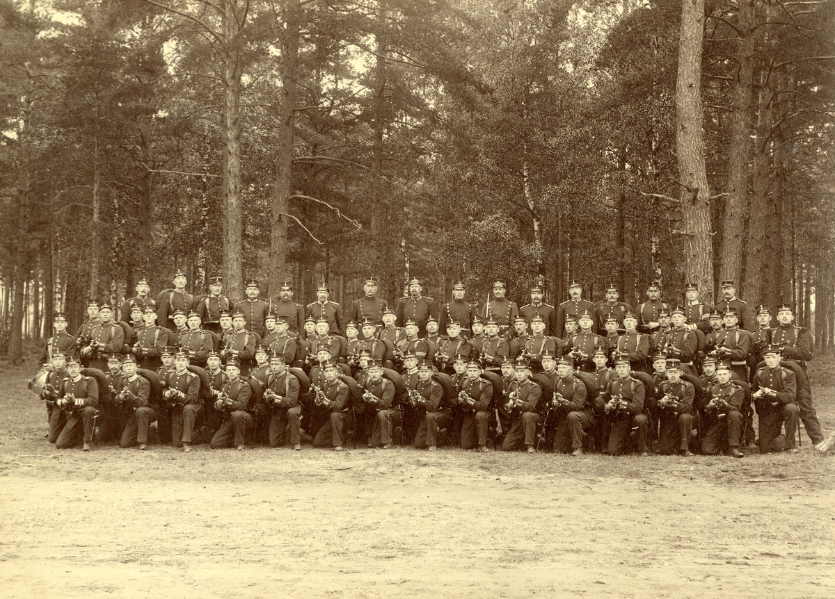 Officerare och deltagare vid officersvolontärskolan Karlsborg år 1894.