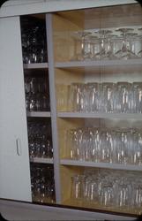 Bilder av respatex i admini. Anretning, detalj av overskap.