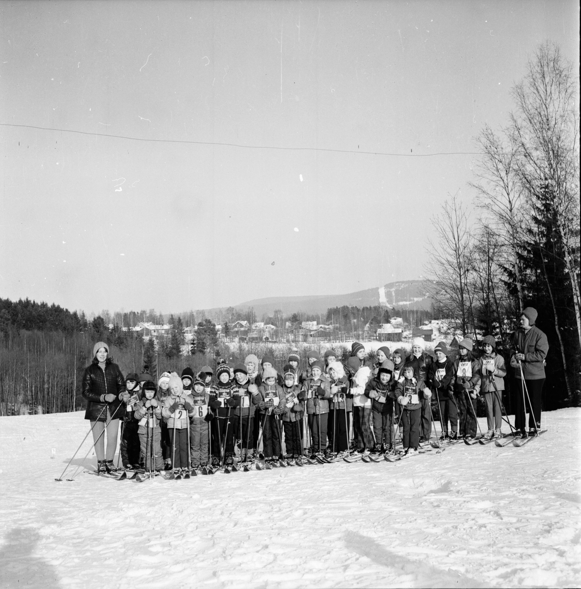 Skidfrämjarnas barnskidskola i Vallsta,
Mars 1972