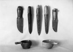 Slirekniver og kopper i ulik utforming. To bilder.