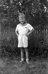 Håkon Lund fra Brunsberg, Østre Toten. Tre helfigurs portret