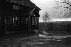 Fem bilder fra fotografens eiendom Odberg på Kraby, Østre To