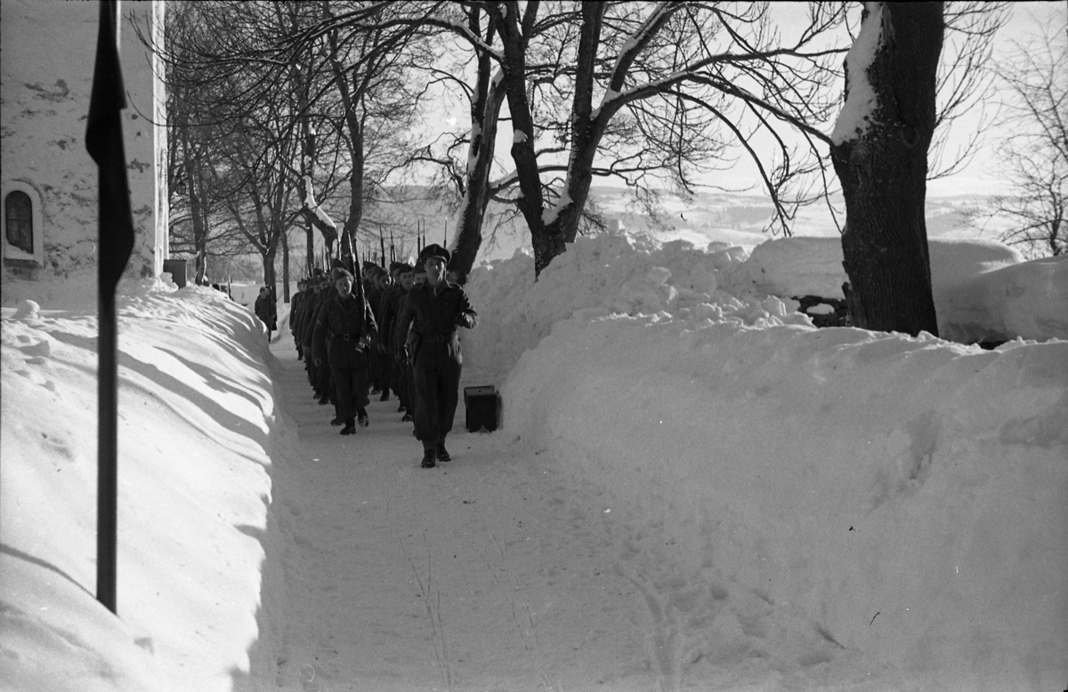 Fra dr. Adolf Fosmos gravferd ved Hoff kirke 18.februar 1948. Serie på 10 bilder.