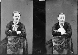 Enkeltportrett av to kvinner.