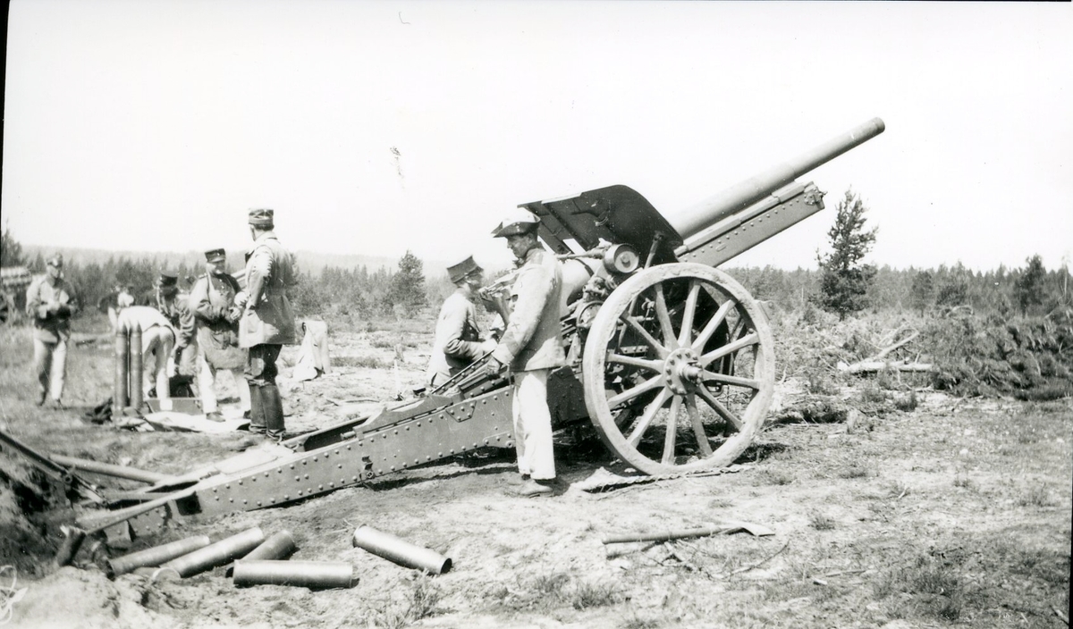 Kanon m/1917. 10,5 cm. Grupperad. B 18, Skillingaryd.