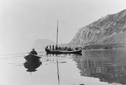 Andøya. Sildesteng, flere båter med personer ombord. Båten l