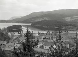 Fagernes sentrum mot Vesleøya.