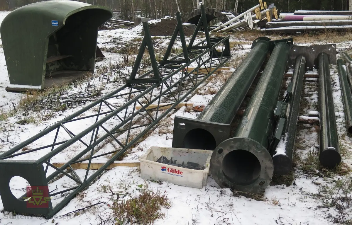 Består av en mendge deler. Hoveddeler er styringsskap, kamerautstyr, skilt og master.