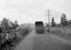 Makadamisering. Legging av asfalt. v/Hesselberg`s, nord for 