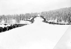 Hovedlandsrennet 1927.  Gamle Lysgårdsbakken og tilskuere.