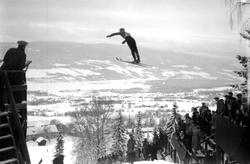 Hovedlandsrennet på Lillehammer i 1927. Hoppere i svevet.