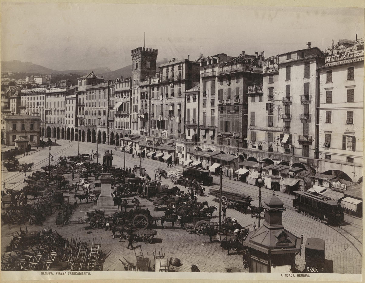 Genova. Piazza Caricamento [Fotografi]