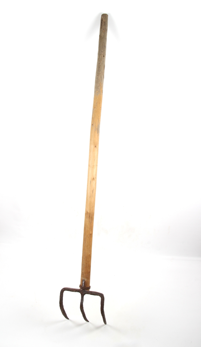 Stallgreip med treskaft.