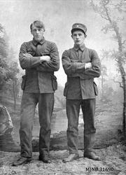 Portrett av to menn i uniform